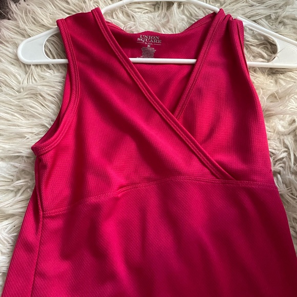 UNION SQUARE hot pink vneck tank top size medium GREAT CONDITION!! - Picture 4 of 7